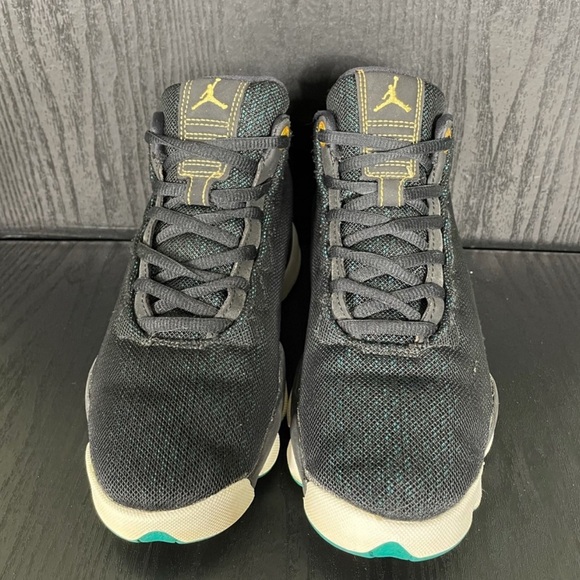 Jordan Horizon Low GG Black/Metalic Gold size 5.5Y - Picture 2 of 5